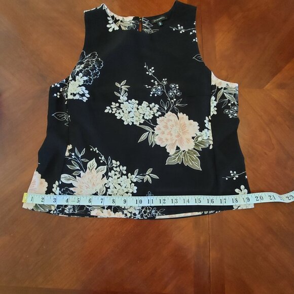 Dynamite Sleeveless Floral Top - Picture 12 of 15